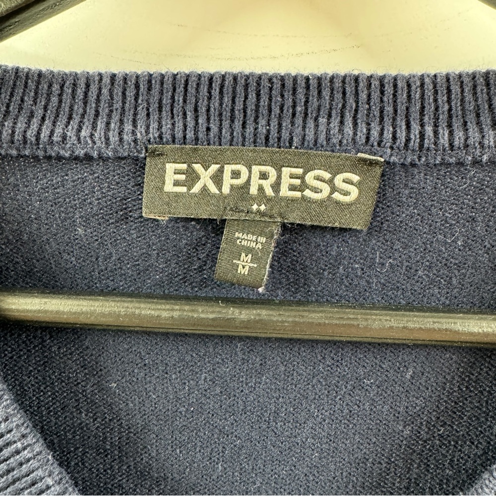 Express Men’s Blue V-Neck Sweater Size Medium Classic Knit - Picture 7 of 7
